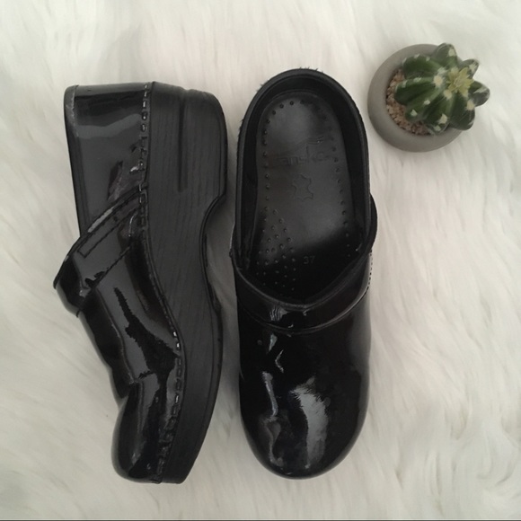 Dansko Black Clogs Size 37 - Picture 1 of 8